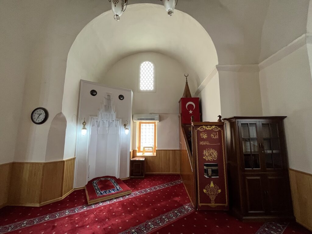Sancaktar Hayrettin Mosque: A Byzantine Memorial Chapel Converted into a Mosque 1 Sancaktar Hayrettin Mosque