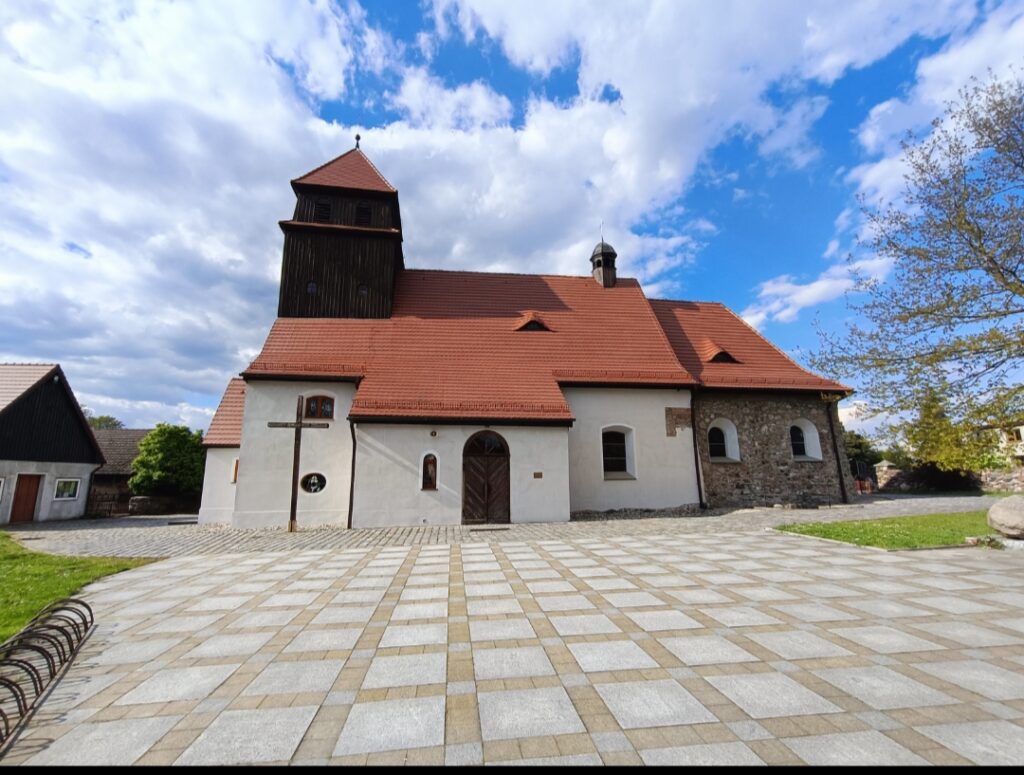 Saint Nicholas church in Kozłów: A Late-Gothic Roman Catholic Parish Church 1 Saint Nicholas church in Kozłów