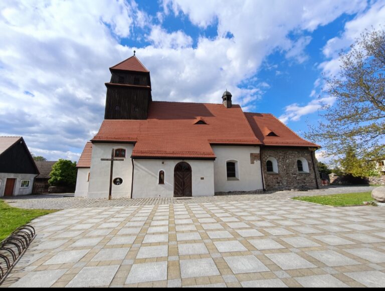 Saint Nicholas church in Kozłów: A Late-Gothic Roman Catholic Parish Church