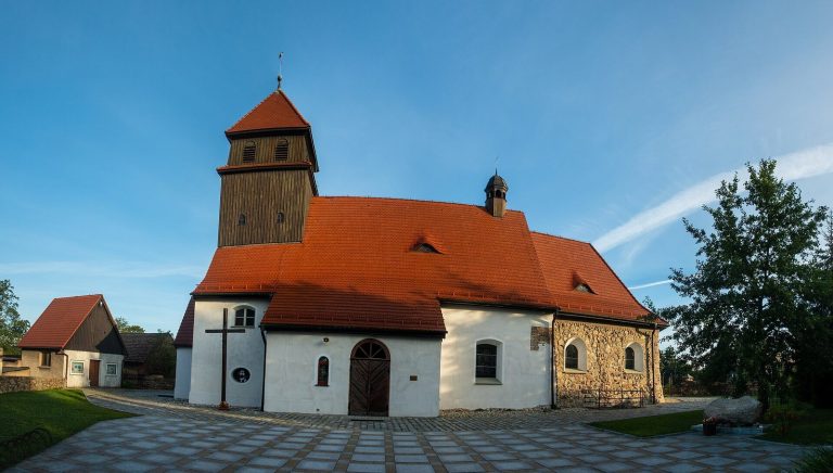 Saint Nicholas church in Kozłów: A Late-Gothic Roman Catholic Parish Church