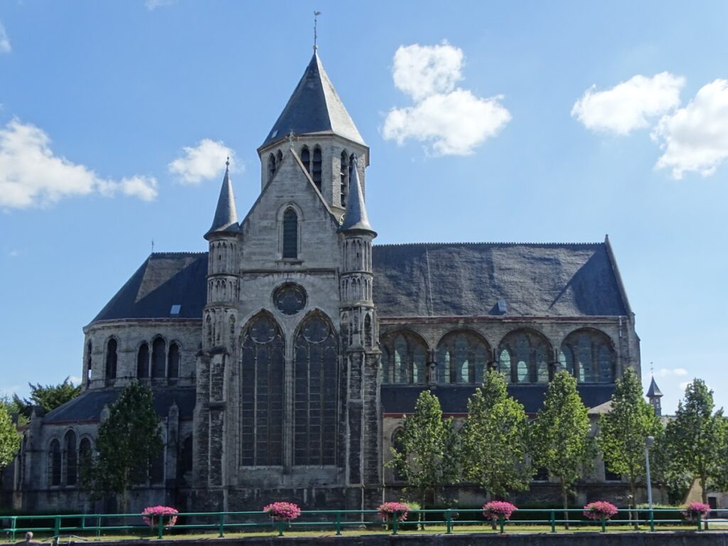 Onze-Lieve-Vrouwekerk: An Early Gothic Parish Church in Oudenaarde, Belgium 1 Onze-Lieve-Vrouwekerk