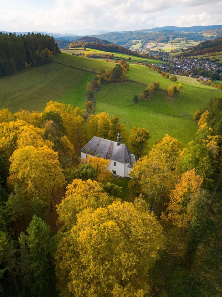 Kostel Božího těla: A Roman Catholic Pilgrimage Church in Czechia