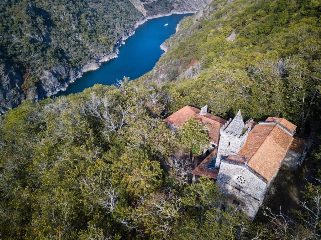 Monastery of Santa Cristina: A Benedictine Monastic Complex in Galicia 1 Monasterio de Santa Cristina
