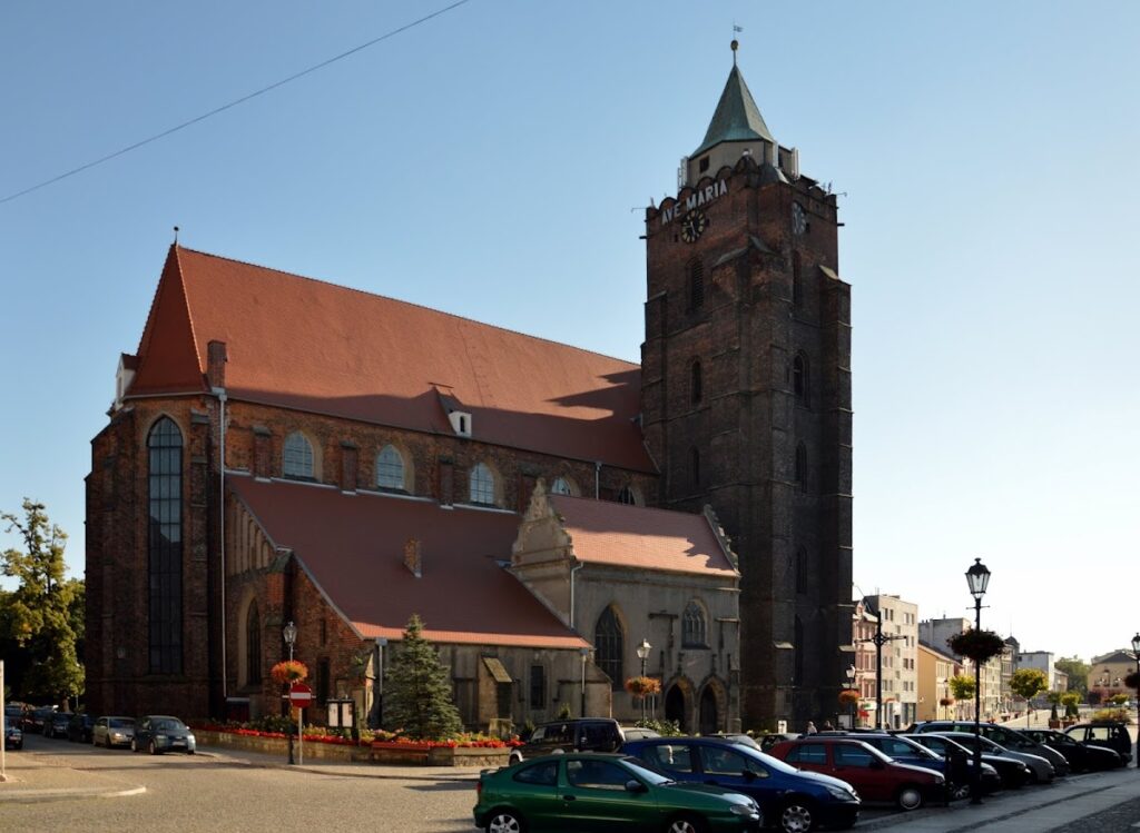 Saints Peter and Paul Church in Chojnów: A Gothic Parish Church in Poland 2 Saints Peter and Paul church in Chojnów