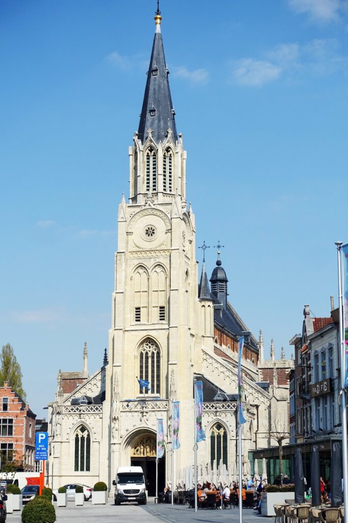 Onze-Lieve-Vrouwekerk: the Principal Parish Church of Sint-Truiden 2 Onze-Lieve-Vrouwekerk
