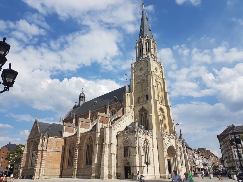Onze-Lieve-Vrouwekerk: the Principal Parish Church of Sint-Truiden 3 Onze-Lieve-Vrouwekerk