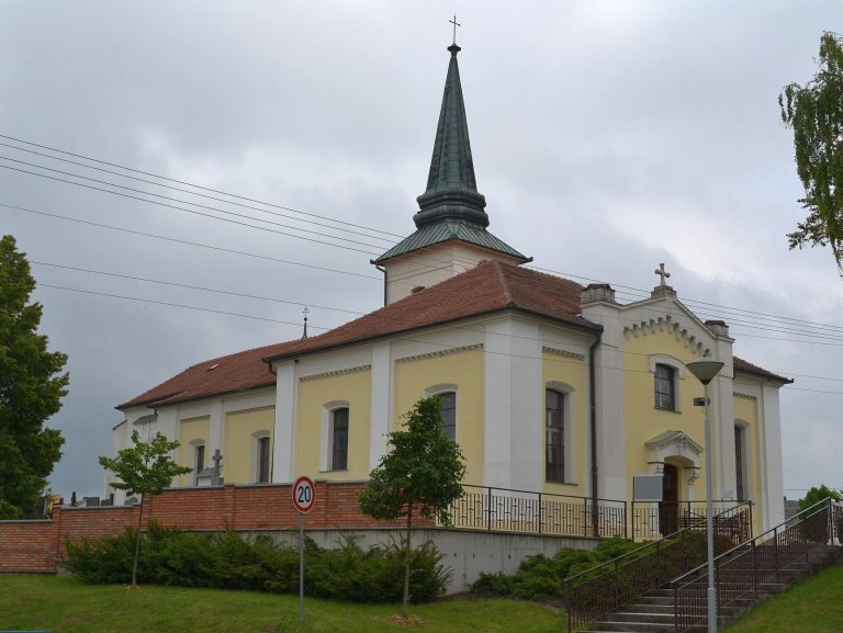 Church of Saint Giles: A Late Romanesque Parish Church in Moutnice, Czechia