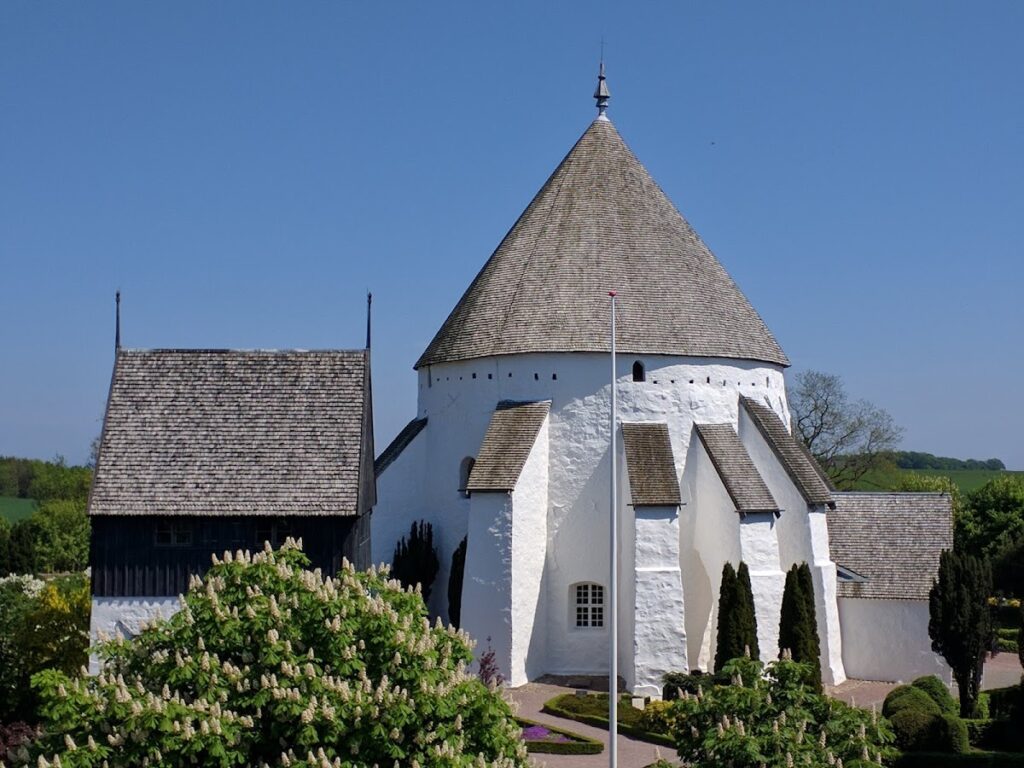 Østerlars Church: A Romanesque Fortified Round Church in Denmark 1 Østerlars Church