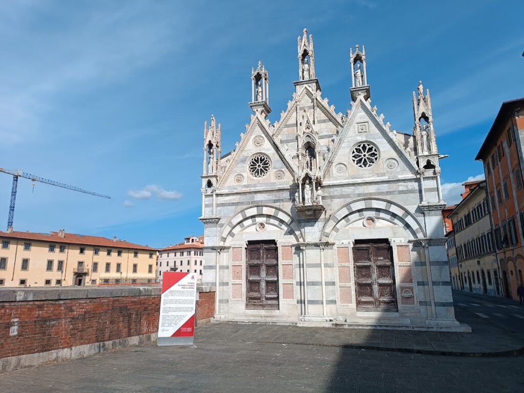 Santa Maria della Spina: A Pisan Gothic Church in Pisa 3 Santa Maria della Spina