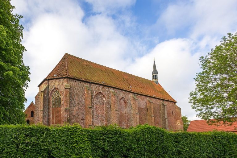 Hinte Church: A Late Gothic Provost Church in Germany