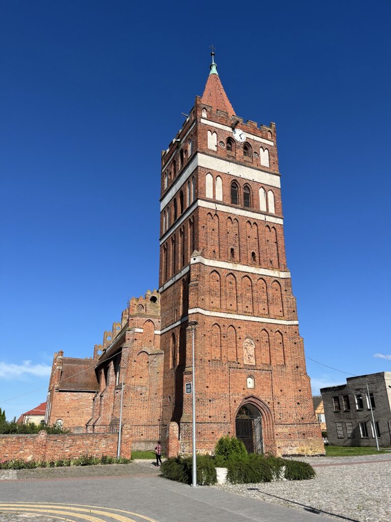 Church in Pravdinsk: A Gothic Brick Church and Orthodox Parish