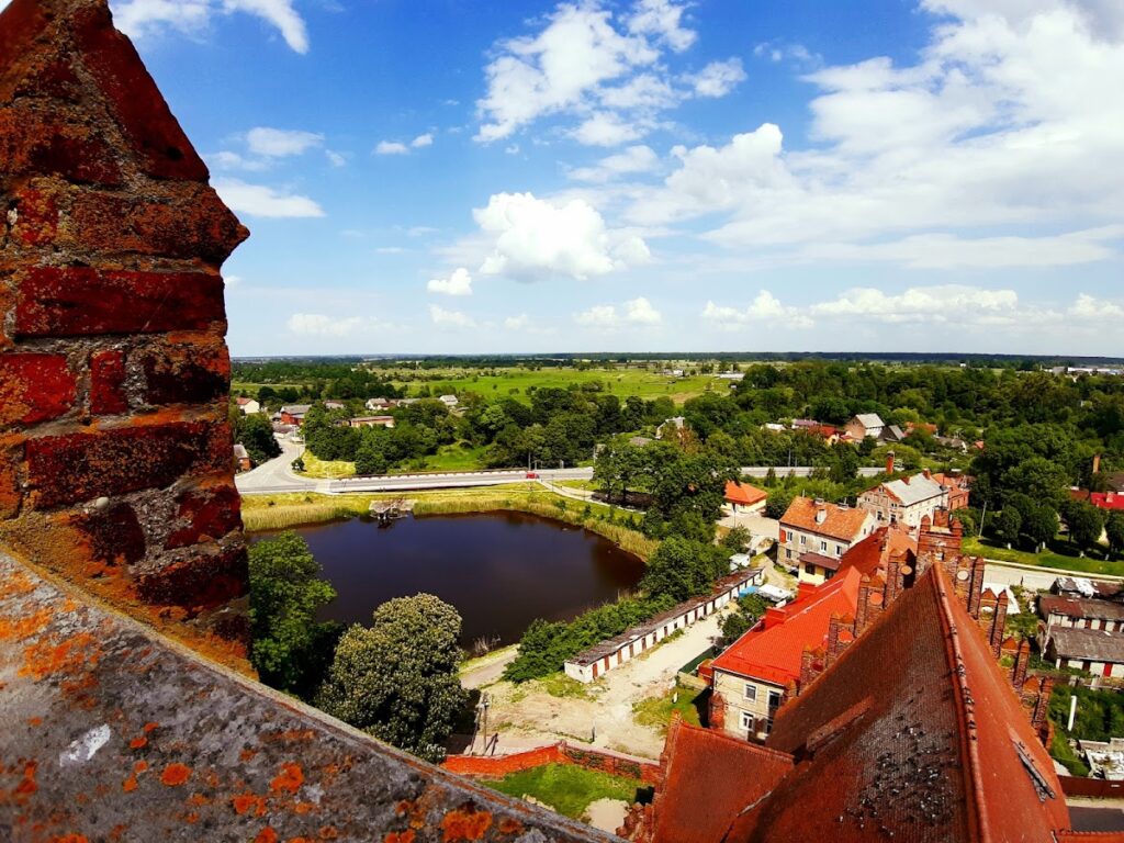 Church in Pravdinsk: A Gothic Brick Church and Orthodox Parish 3 Church in Pravdinsk