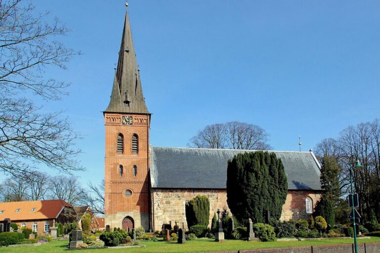 St.-Martins-Kirche: A Fortified Lutheran Church in Uplengen, Germany