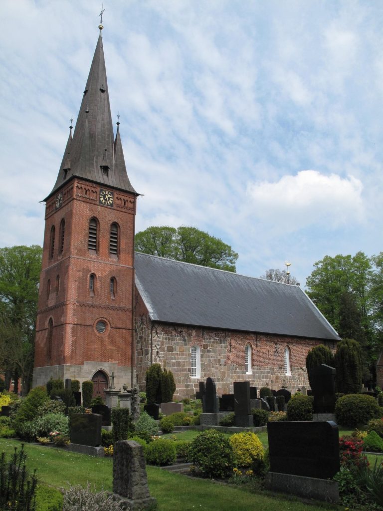St.-Martins-Kirche: A Fortified Lutheran Church in Uplengen, Germany
