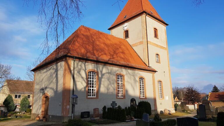 Kirche Baalsdorf: A Romanesque Village Church in Leipzig, Germany