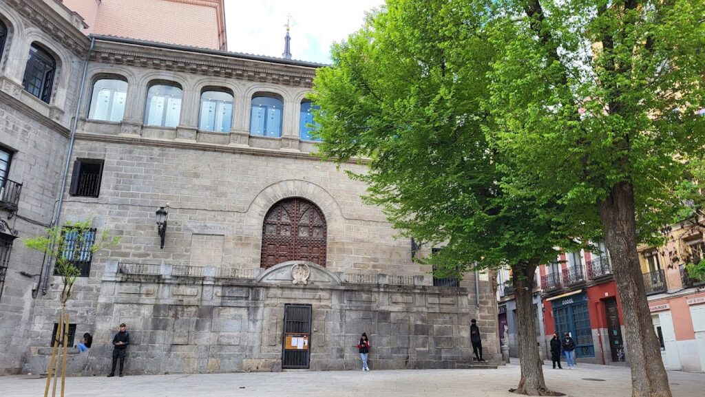 Chapel of Obispo de Madrid: A Gothic and Renaissance Chapel in Madrid 2 Chapel of Obispo de Madrid