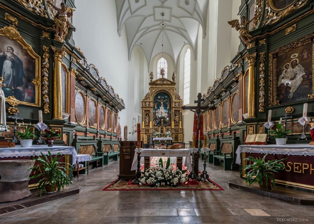 Saint Stanislaus Church in Bodzentyn: A Late Gothic Collegiate Church in Poland 2 Saint Stanislaus church in Bodzentyn