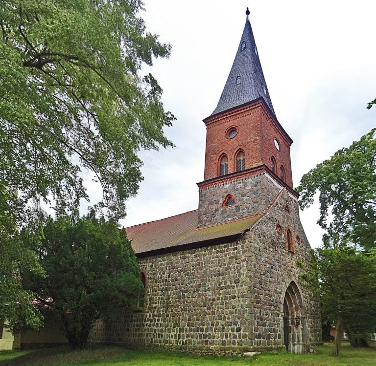 Ringenwalde Church: A Gothic Fieldstone Church in Germany