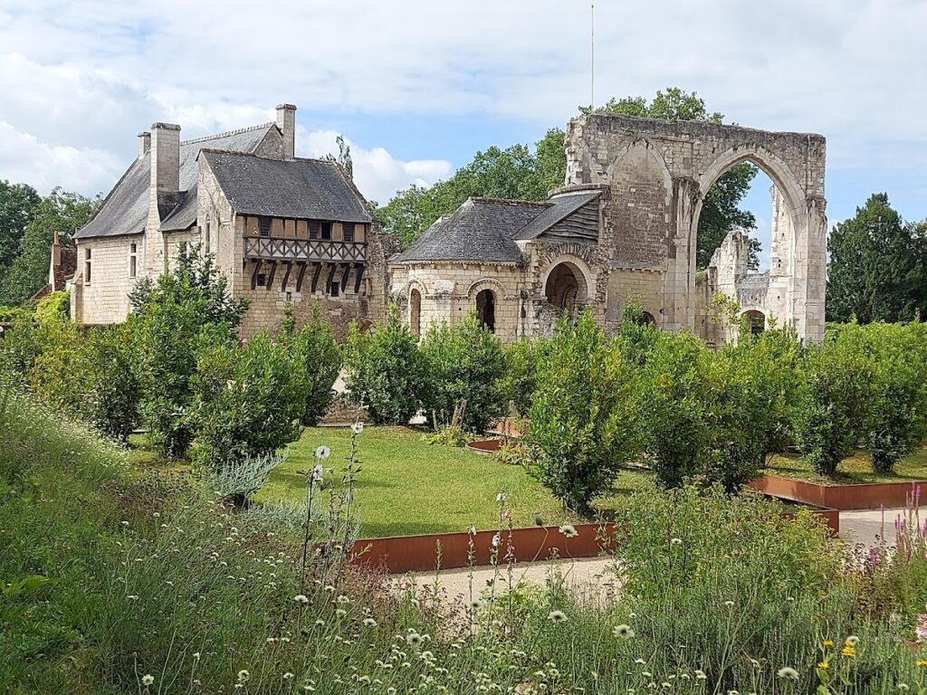Priory of St. Cosmas: A Medieval Religious Foundation in France 2 Priory of St. Cosmas
