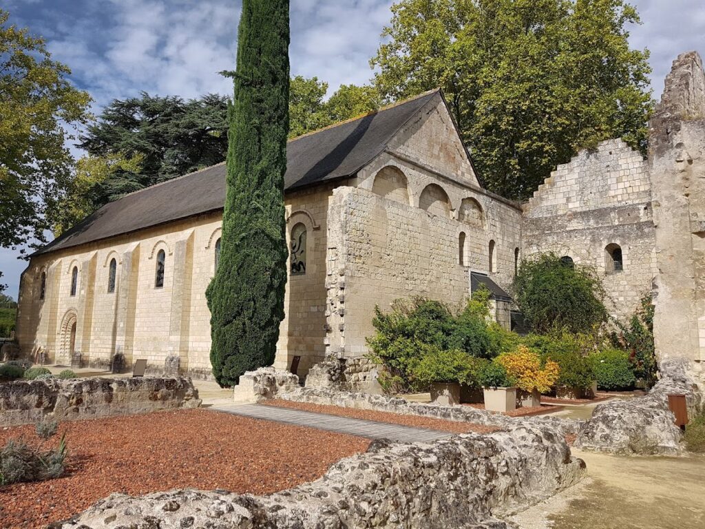 Priory of St. Cosmas: A Medieval Religious Foundation in France 3 Priory of St. Cosmas