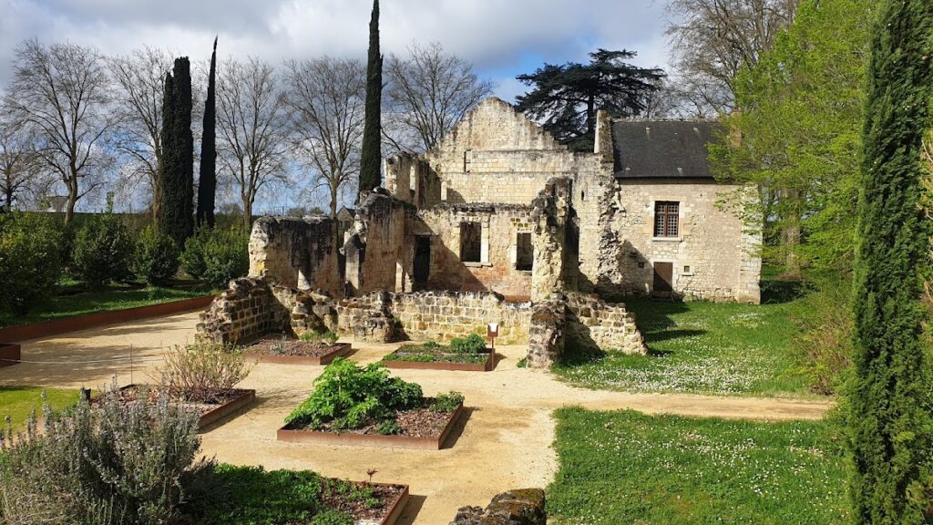 Priory of St. Cosmas: A Medieval Religious Foundation in France 4 Priory of St. Cosmas