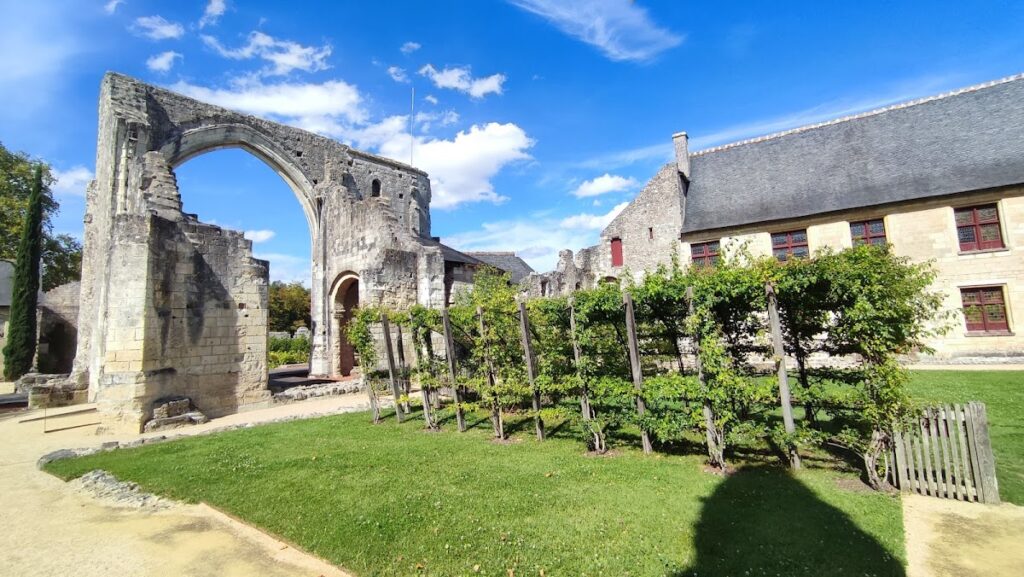 Priory of St. Cosmas: A Medieval Religious Foundation in France 5 Priory of St. Cosmas