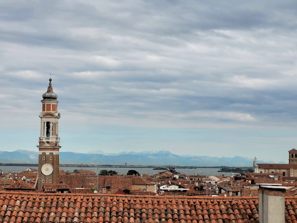 San Bartolomeo: A Historic Roman Catholic Church in Venice 1 San Bartolomeo