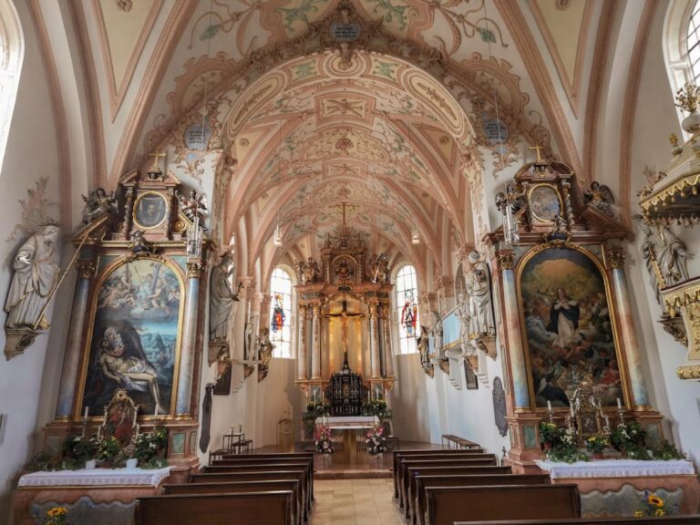 Holy Cross: A Late Gothic Pilgrimage Church in Munich