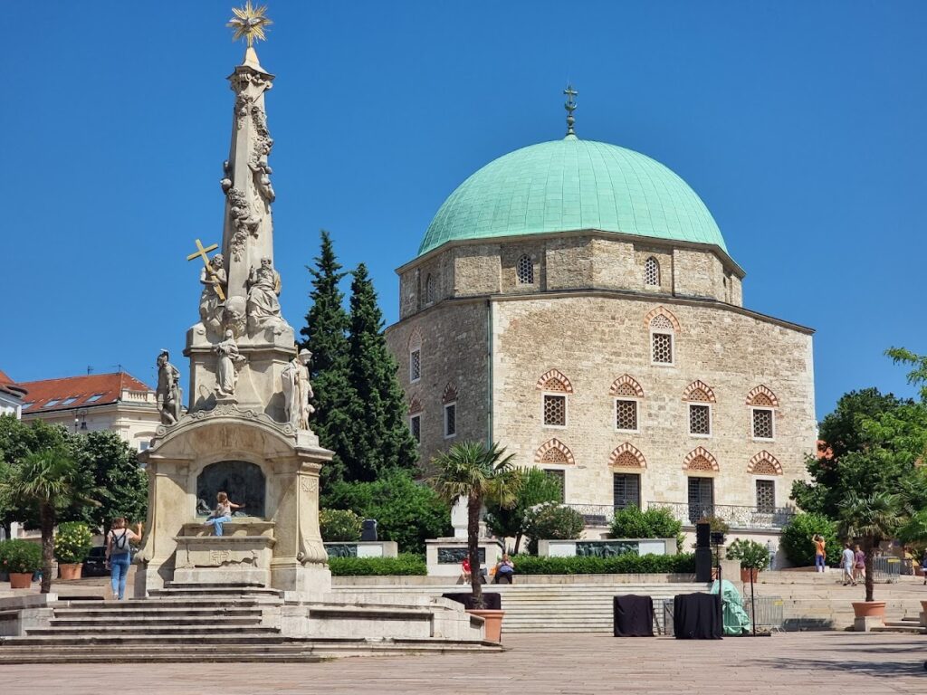Mosque of Pasha Qasim: An Ottoman Mosque and Catholic Church in Pécs 1 Mosque of Pasha Qasim