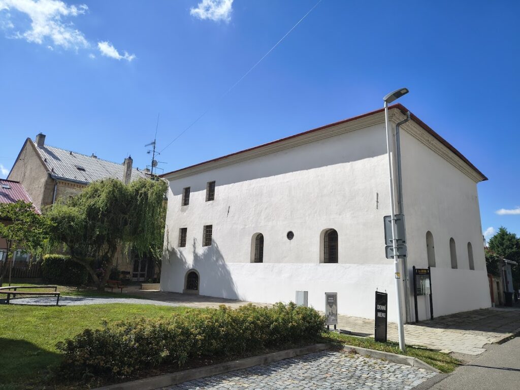 Shah Synagogue in Holešov: A Renaissance Synagogue and Jewish Museum 2 Shah Synagogue in Holešov