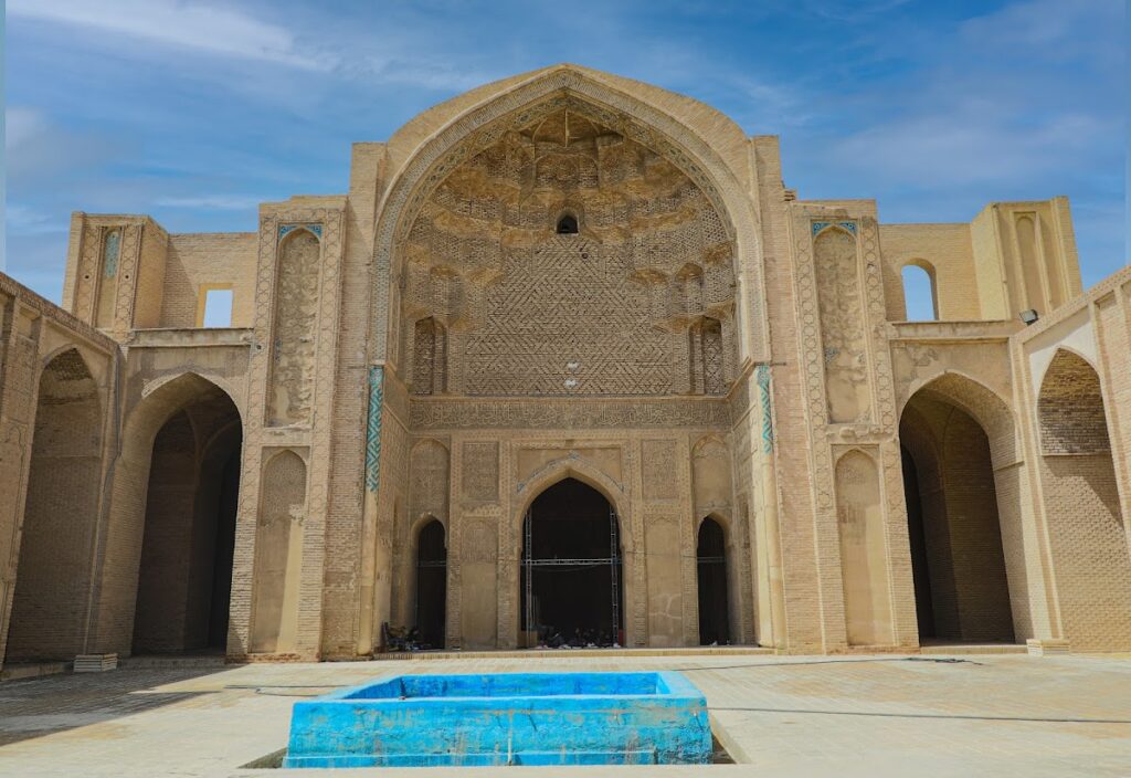 Jameh Mosque of Varamin: An Ilkhanid Four-Iwan Friday Mosque in Iran 1 Jameh Mosque of Varamin