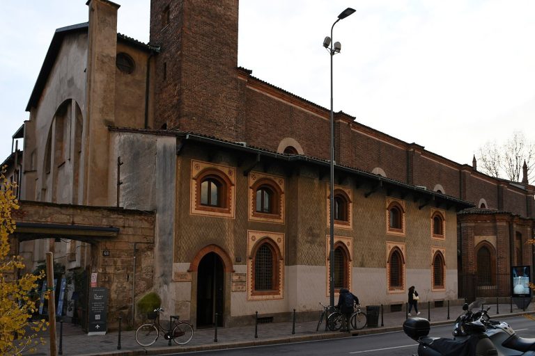 Santa Maria della Pace: A Gothic and Renaissance Chapter Church in Milan