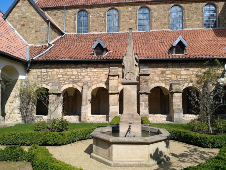 St. Mauritius Church: Former Collegiate Church in Hildesheim, Germany