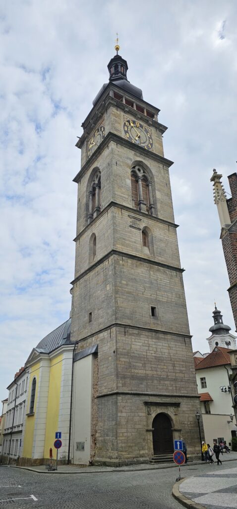 Chapel of Saint Clemens: A Baroque Chapel in Hradec Králové, Czechia 2 Chapel of Saint Clemens