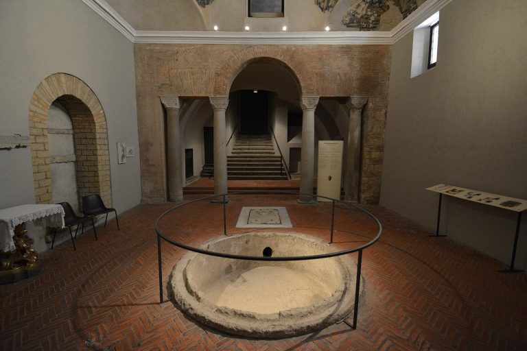 Baptistery of San Giovanni in Fonte (Naples): A Fourth-Century Paleochristian Baptistery