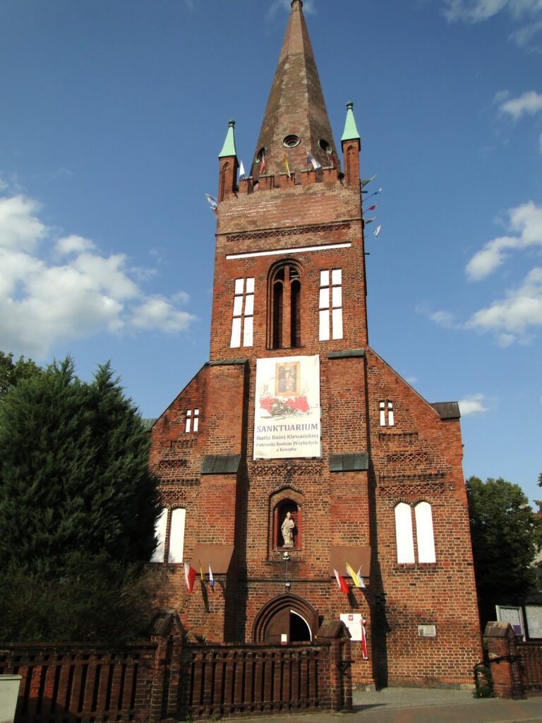 Saint Nicholas Church in Skwierzyna: A Medieval Parish Church and Sanctuary