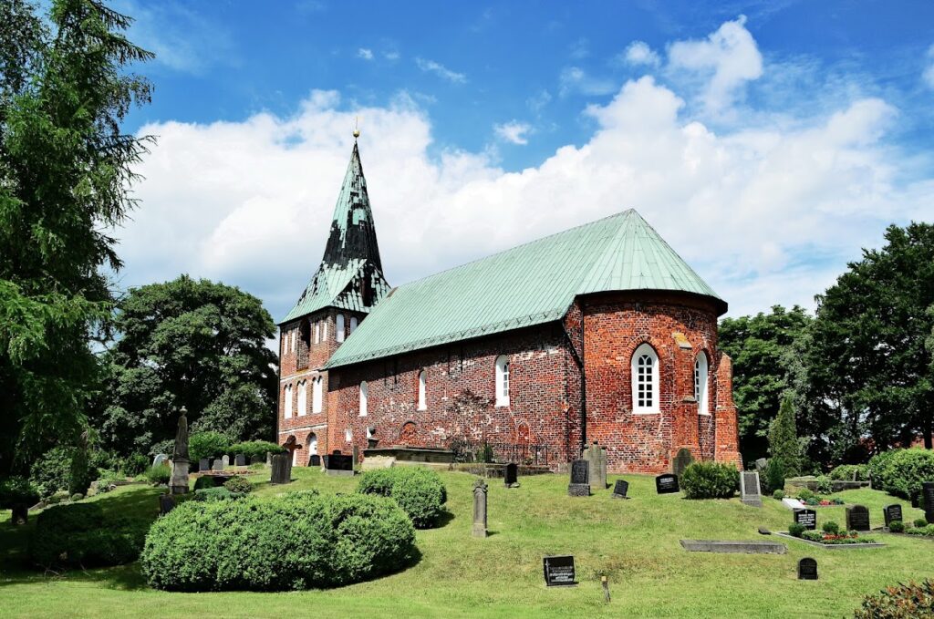 St. Magnus: A Historic Lutheran Church in Sande, Germany 1 St. Magnus