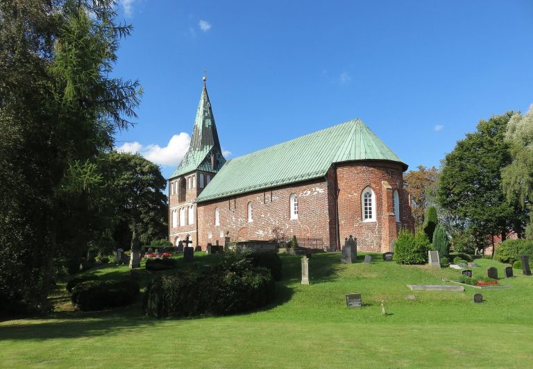 St. Magnus: A Historic Lutheran Church in Sande, Germany