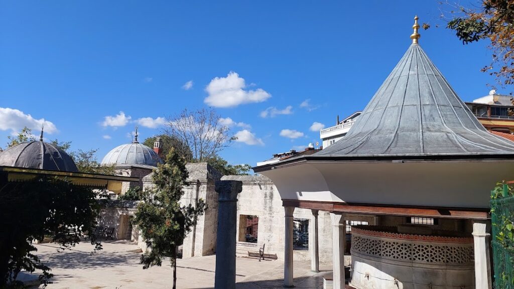 Çinili Mosque: An Ottoman Congregational Mosque in Istanbul 3 Çinili Mosque