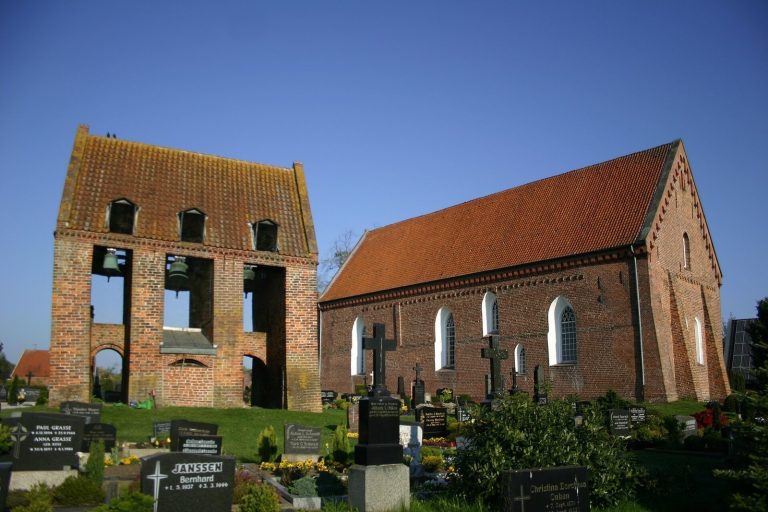 Holtrop Church: A Romanesque Village Church in Germany