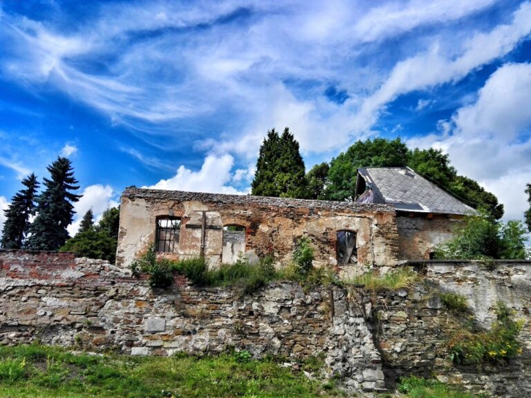 The Church of Saint James the Greater (Louchov): Medieval parish church in the Ore Mountains