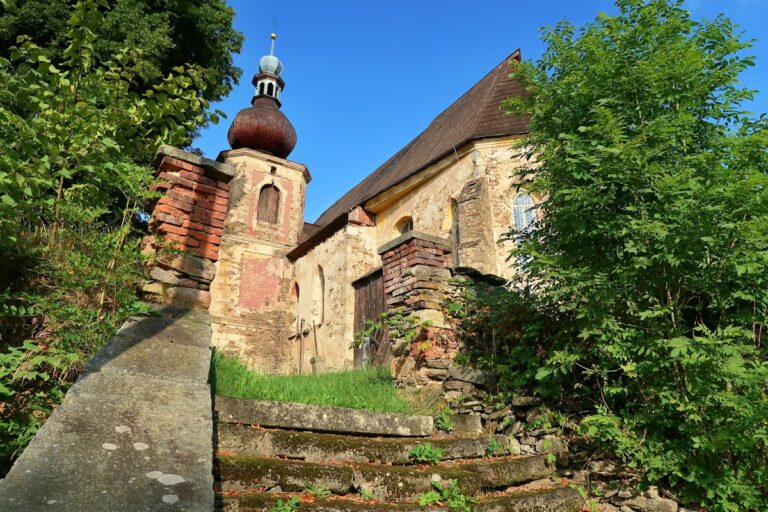 Church of the Assumption of the Virgin Mary in Kozlov: A Gothic and Baroque Parish Church
