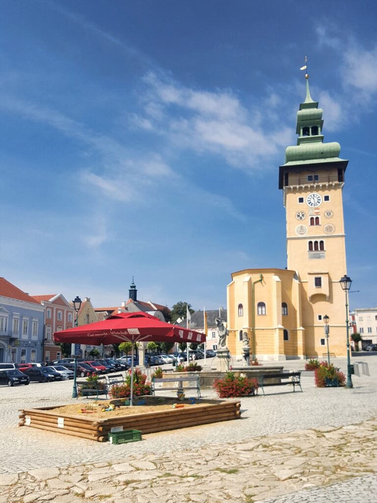 Rathaus Retz: A Historic Town Hall and Chapel in Austria