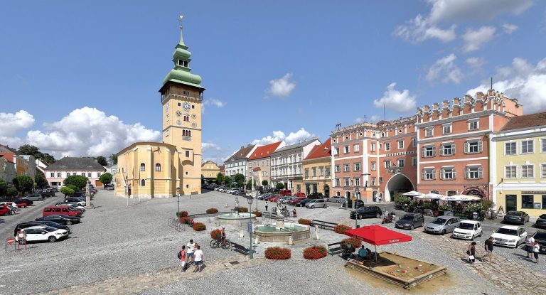 Rathaus Retz: A Historic Town Hall and Chapel in Austria