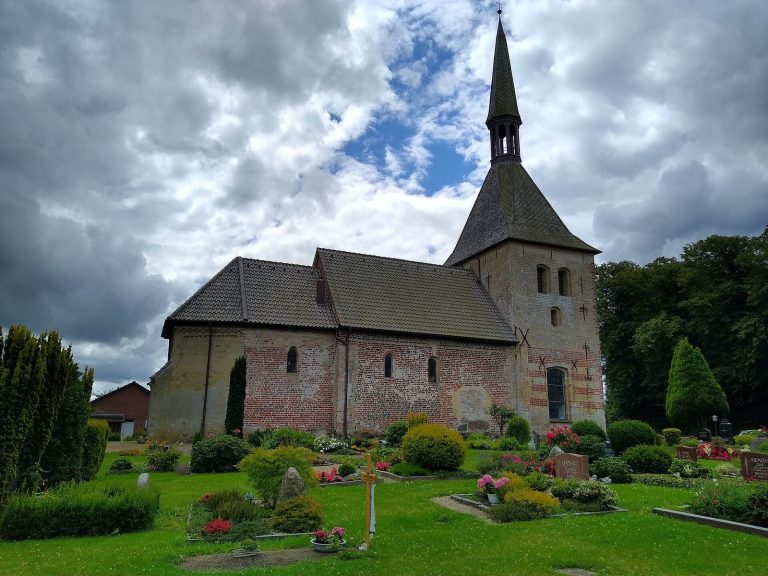 Marienkirche: A Romanesque and Gothic Parish Church in Hürup, Germany