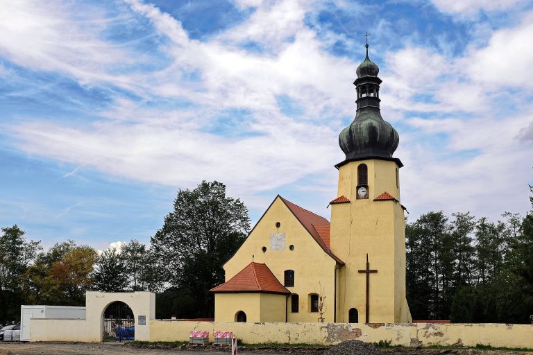Church of Saint James the Greater: A Romanesque and Baroque Church in Czechia