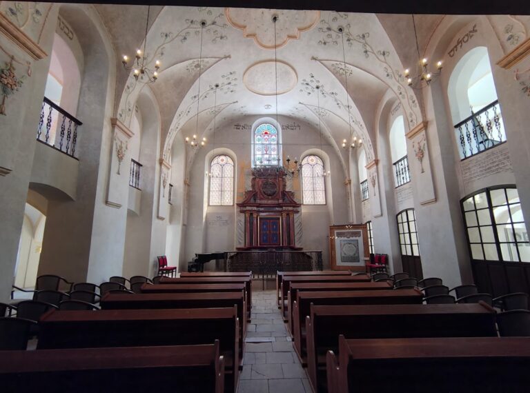 Synagogue in Kolín: A Historic Jewish Prayer House in Czechia