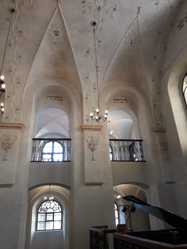 Synagogue in Kolín: A Historic Jewish Prayer House in Czechia 3 Synagogue in Kolín