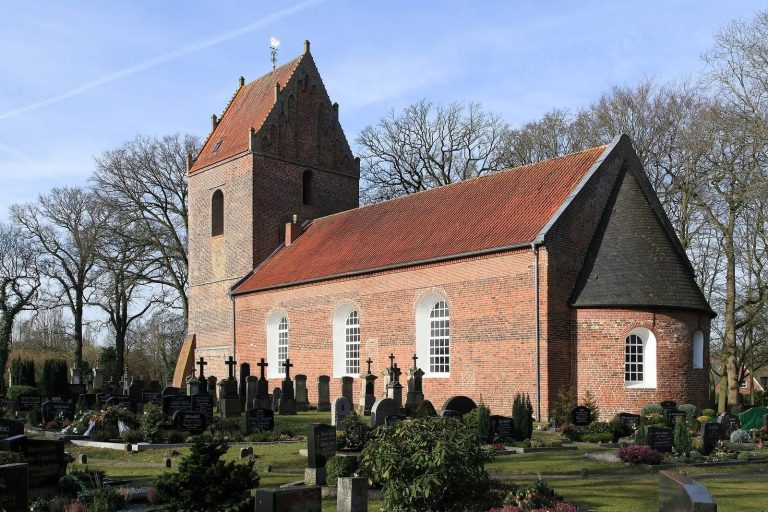 St. Laurentius und St. Vincentius in Backemoor: An Evangelical-Lutheran Church