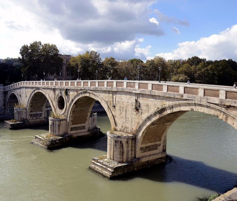 Ponte Sisto: A Renaissance Bridge Across the Tiber in Rome